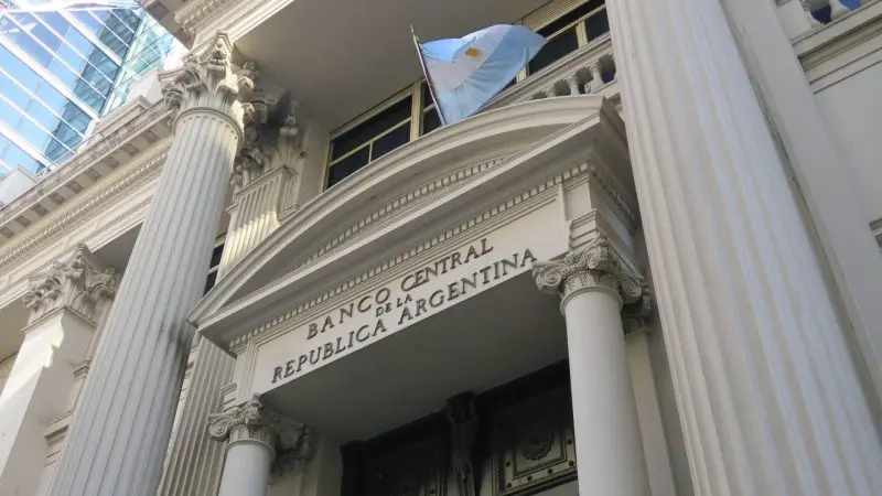 Argentina Central Bank Raises Interest Rates to 97%